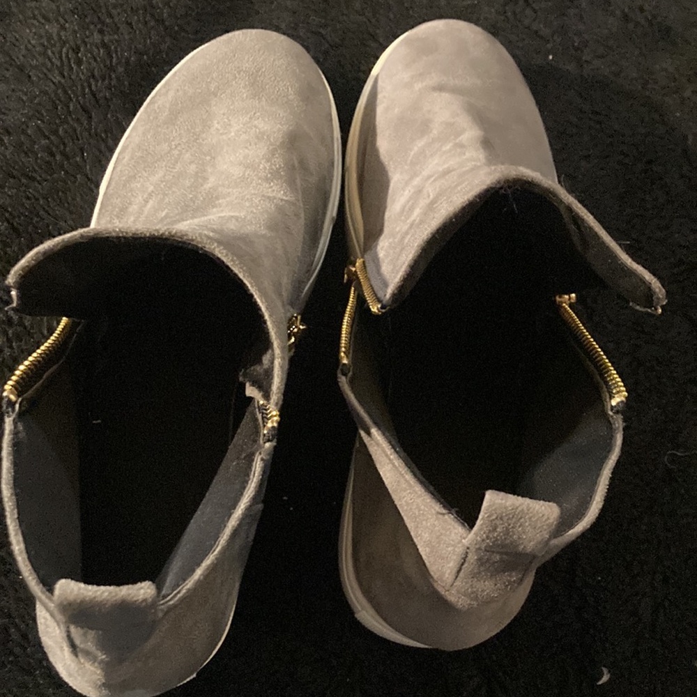 Shoes in gray suede like material - Picture 2 of 5